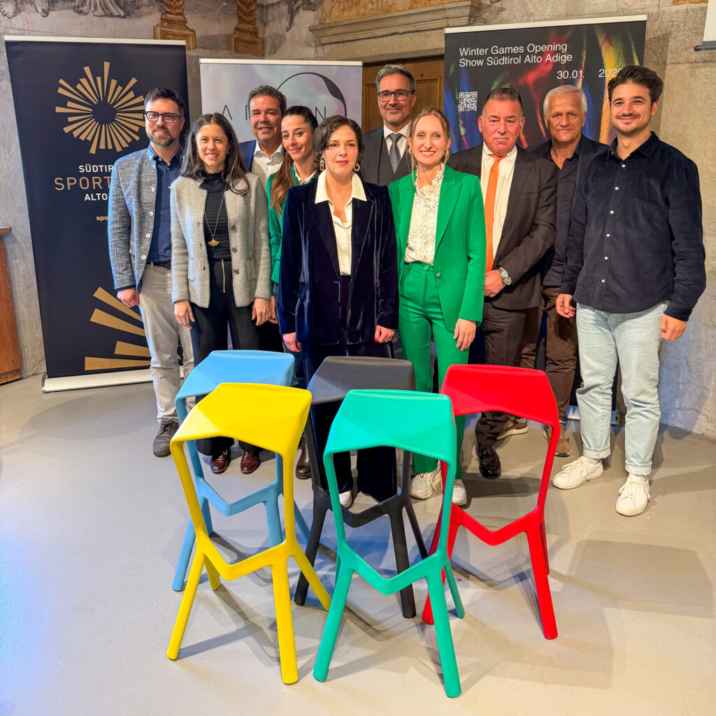 Im Schloss Maretsch wurde die Südtiroler Olympia-Show ON FIRE 2026 vorgestellt, die der Kulturverein ARTON organisiert, in Partnerschaft mit der Südtiroler Sporthilfe.