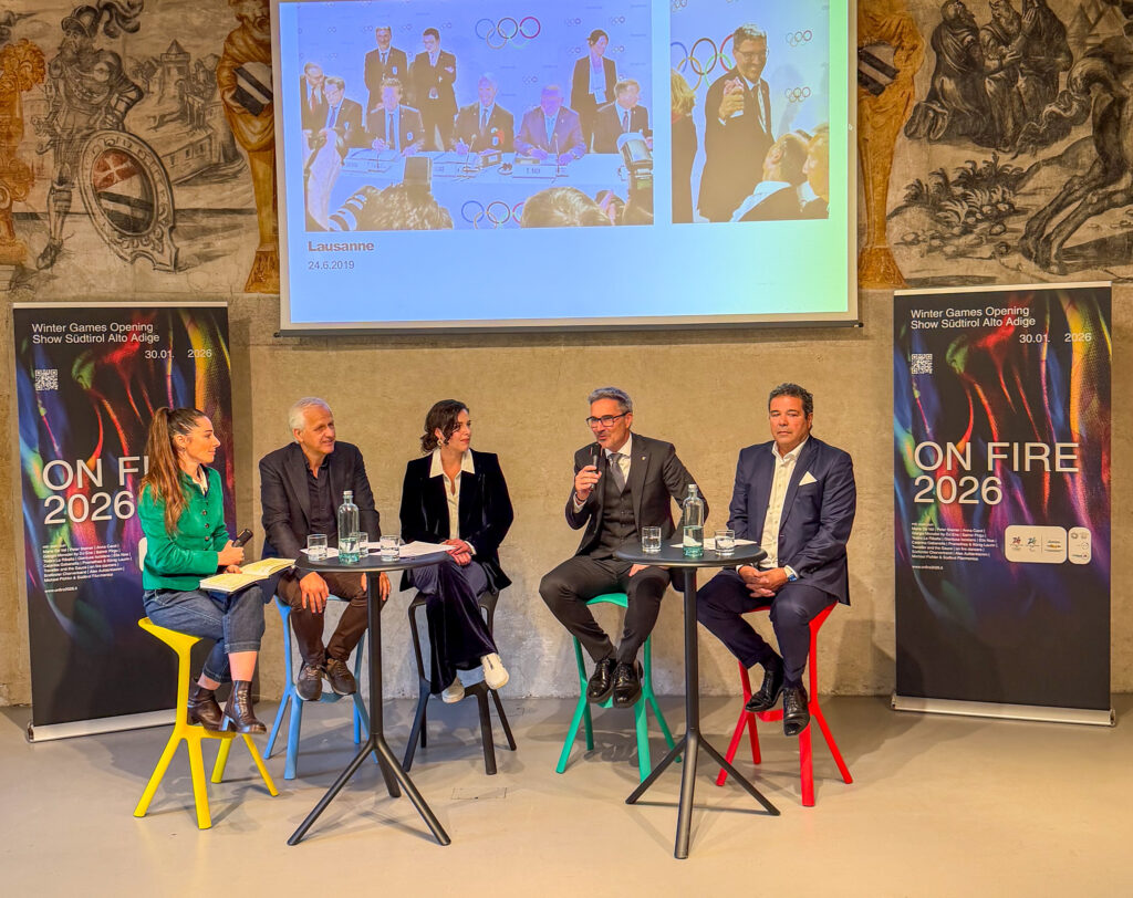 Im Schloss Maretsch wurde die Südtiroler Olympia-Show ON FIRE 2026 vorgestellt, die der Kulturverein ARTON organisiert, in Partnerschaft mit der Südtiroler Sporthilfe.